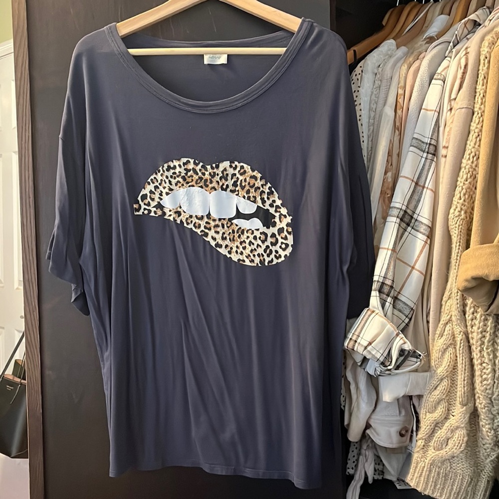 Gray Lip Oversized Short Sleeve Tee